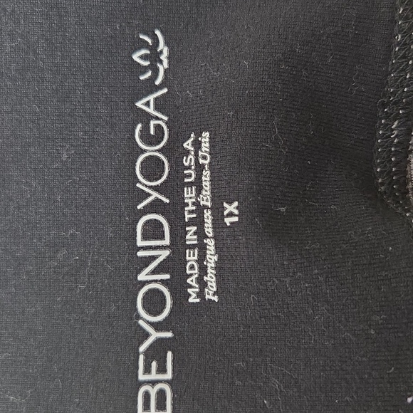 Beyond Yoga Heather Grey High Waisted Cropped Capri Leggings Size 1X - Picture 12 of 12